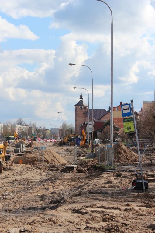 Budowa linii tramwajowej w ulicy Krasickiego, w pobliżu przystanku Boenigka (10 kwietnia 2023)