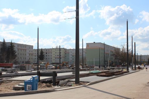 Budowa linii tramwajowej w ulicy Wilczyńskiego, w okolicach przyszłego przystanku końcowego Pieczewo (10 kwietnia 2023)