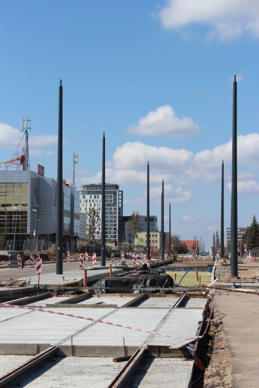 Budowa linii tramwajowej w alei Piłsudskiego, w pobliżu placu Inwalidów Wojennych (10 kwietnia 2023)
