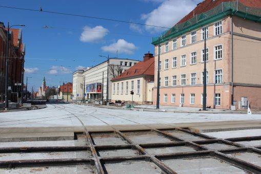 Budowa linii tramwajowej na skrzyżowaniu alei Piłsudskiego i ulicy Kościuszki (10 kwietnia 2023)