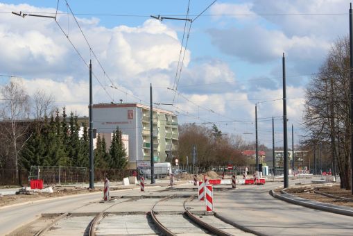 Budowa linii tramwajowej w ulicy Wilczyńskiego, w pobliżu skrzyżowania z ulicą Panasa (10 kwietnia 2023)