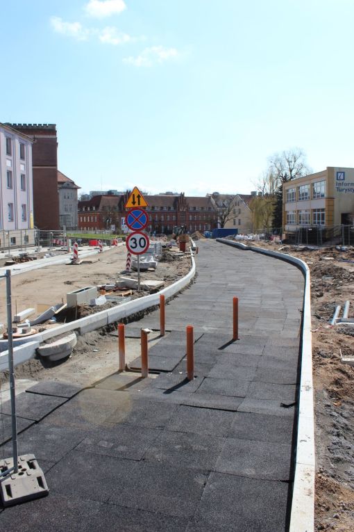 Budowa linii tramwajowej na placu Jedności Słowiańskiej - miejsce nowego przystanku końcowego Wysoka Brama (10 kwietnia 2023)