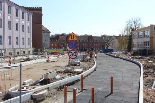 Budowa linii tramwajowej na placu Jedności Słowiańskiej - miejsce nowego przystanku końcowego Wysoka Brama (10 kwietnia 2023)