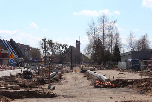 Budowa linii tramwajowej w ulicy Wyszyńskiego, w pobliżu podstacji trakcyjnej (10 kwietnia 2023)