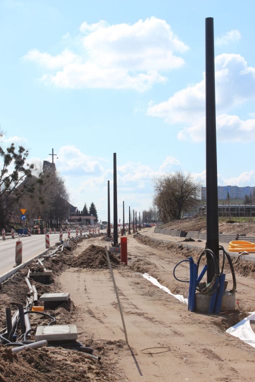 Budowa linii tramwajowej w ulicy Wyszyńskiego, w pobliżu podstacji trakcyjnej (10 kwietnia 2023)