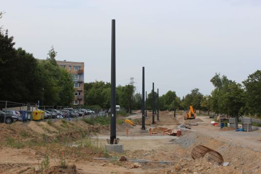 Budowa linii tramwajowej w ulicy Krasickiego, w pobliżu skrzyżowania z ulicą Wańkowicza (5 lipca 2023)