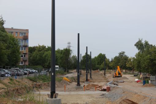 Budowa linii tramwajowej w ulicy Krasickiego, w pobliżu skrzyżowania z ulicą Wańkowicza (5 lipca 2023)