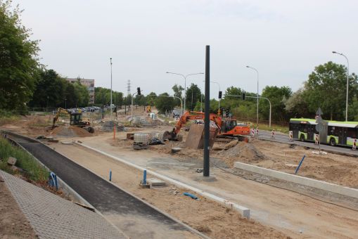 Budowa linii tramwajowej w ulicy Krasickiego, w pobliżu skrzyżowania z ulicą Wańkowicza (5 lipca 2023)