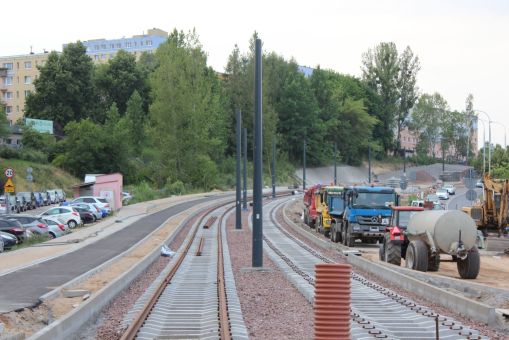 Budowa linii tramwajowej w ulicy Krasickiego, w pobliżu skrzyżowania z ulicą Barcza (5 lipca 2023)