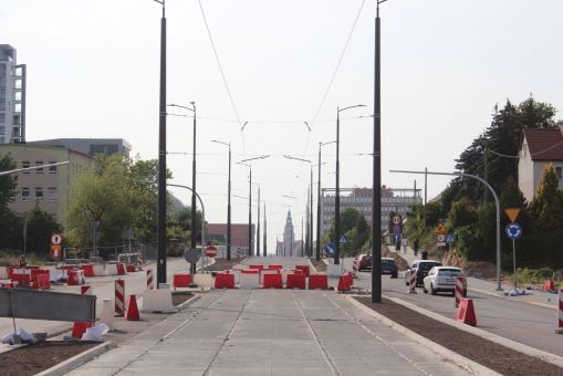 Budowa linii tramwajowej w alei Piłsudskiego, w pobliżu skrzyżowania z ulicą Mazowieckiego (5 lipca 2023)