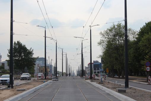 Budowa linii tramwajowej w alei Piłsudskiego - przystanek Stadion Stomil (5 lipca 2023)