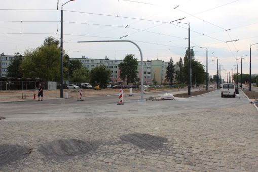 Budowa linii tramwajowej na skrzyżowaniu alei Piłsudskiego z ulicami Wyszyńskiego i Leonharda (5 lipca 2023)