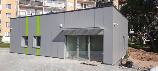 Budowa linii tramwajowej w ulicy Wilczyńskiego - budynek socjalny dla motorniczych i kierowców na przystanku końcowym Pieczewo (29 lipca 2023)