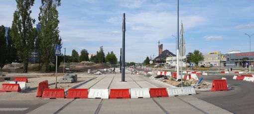 Budowa linii tramwajowej w ulicy Wyszyńskiego, w pobliżu skrzyżowania z ulicami Pstrowskiego i Synów Pułku (29 lipca 2023)