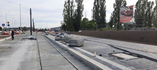 Budowa linii tramwajowej w ulicy Wyszyńskiego - przystanek Pstrowskiego (29 lipca 2023)