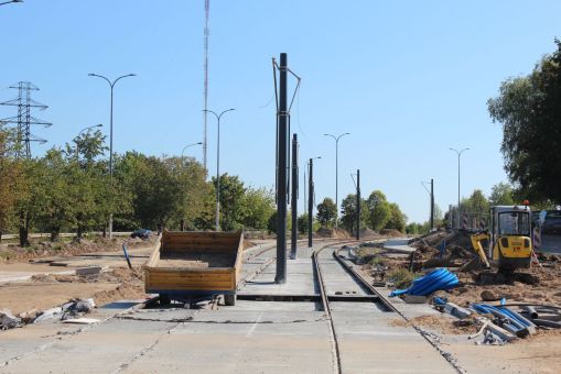 Budowa linii tramwajowej w ulicy Krasickiego, w pobliżu skrzyżowania z ulicą Murzynowskiego (17 września 2023)