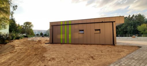 Budowa linii tramwajowej w ulicy Wilczyńskiego - budynek socjalny dla motorniczych i kierowców na przystanku końcowym Pieczewo (13 sierpnia 2023)