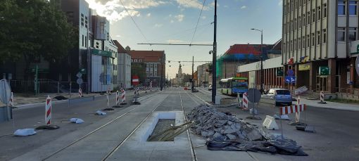 Budowa linii tramwajowej w alei Piłsudskiego, w pobliżu skrzyżowania z ulicą Głowackiego (13 sierpnia 2023)