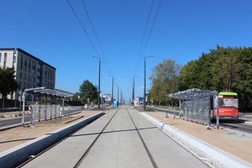 Budowa linii tramwajowej w alei Piłsudskiego - przystanek Stadion Stomil (17 września 2023)