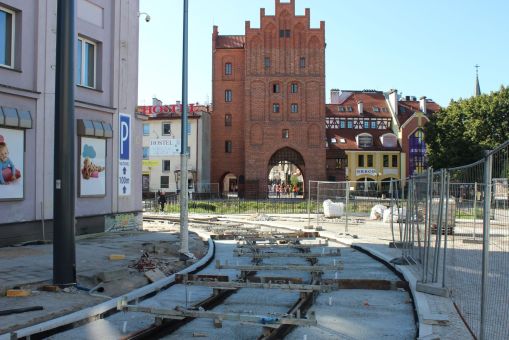 Budowa linii tramwajowej w ulicy 11 Listopada, w tle Wysoka Brama (17 września 2023)