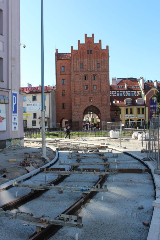 Budowa linii tramwajowej w ulicy 11 Listopada, w tle Wysoka Brama (17 września 2023)