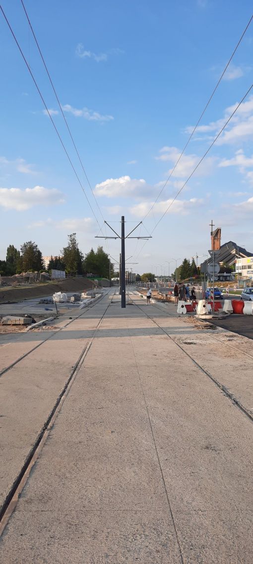 Budowa linii tramwajowej w ulicy Wyszyńskiego - przystanek Pstrowskiego (13 sierpnia 2023)