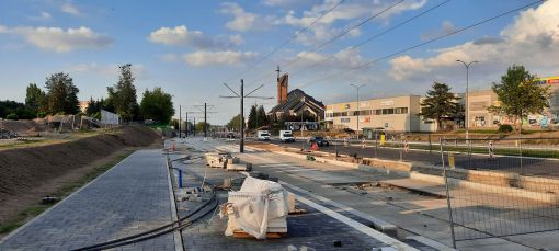 Budowa linii tramwajowej w ulicy Wyszyńskiego - przystanek Pstrowskiego (13 sierpnia 2023)