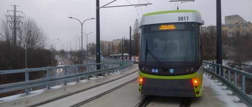 Pierwszy przejazd testowy trasą na Pieczewo - Durmazlar Panorama Olsztyn DRP5H05 #3017 na estakadzie nad ulicą Krasickiego (20 listopada 2023)