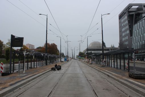 Budowa linii tramwajowej w alei Piłsudskiego - przystanek Planetarium (22 października 2023)