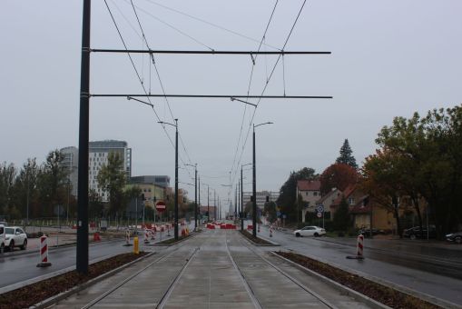 Budowa linii tramwajowej w alei Piłsudskiego, na wysokości hali Urania (22 października 2023)