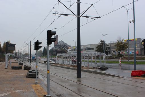 Budowa linii tramwajowej w ulicy Wyszyńskiego - przystanek Pstrowskiego (22 października 2023)