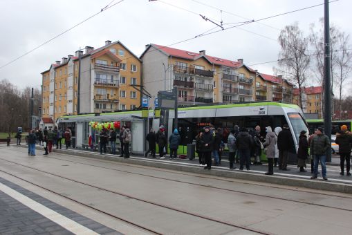 Solaris Tramino Olsztyn S111O #3008 przed inauguracyjnym kursem linii 4 w pierwszym dniu funkcjonowania trasy tramwajowej na Pieczewo (30 grudnia 2023)