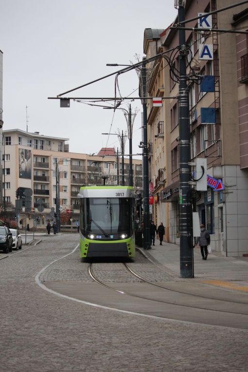 Durmazlar Panorama Olsztyn DRP5H05 #3017 na linii 1 na ulicy 11 Listopada (28 grudnia 2023)