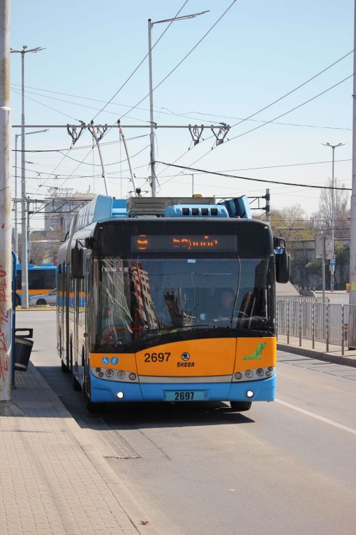 Trolejbus Škoda-Solaris Trollino 18 III #2697 na linii 9 na przystanku Buleward Bulgarija (бул. България) (24 marca 2024)