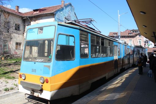 Tramkar T8M #505 na linii 11 na pętli Kniażewo (Княжево) w Sofii (24 marca 2024)
