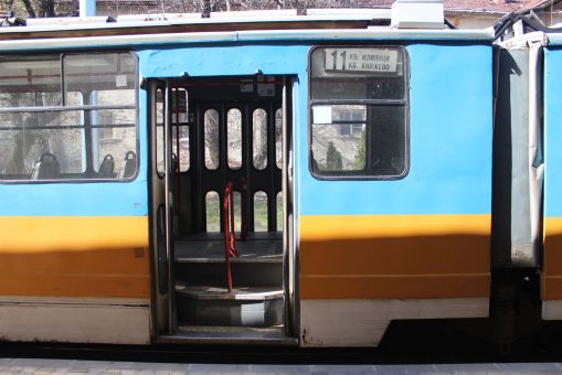 Tramkar T8M #505 na linii 11 na pętli Kniażewo (Княжево) w Sofii (24 marca 2024)