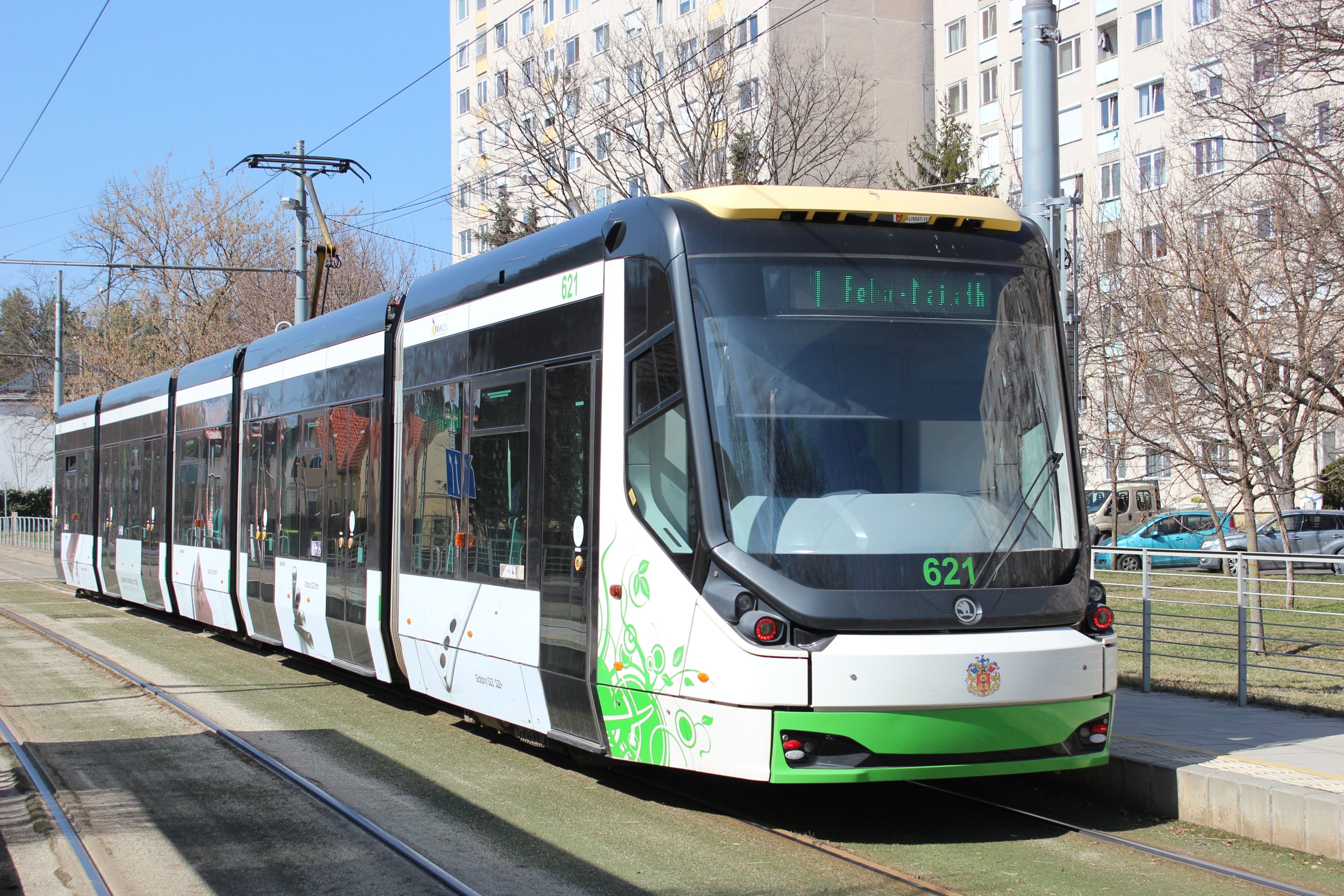 Škoda 26T #621 na linii 1 na przystanku Alsó-Majláth w Miszkolcu (26 marca 2022)