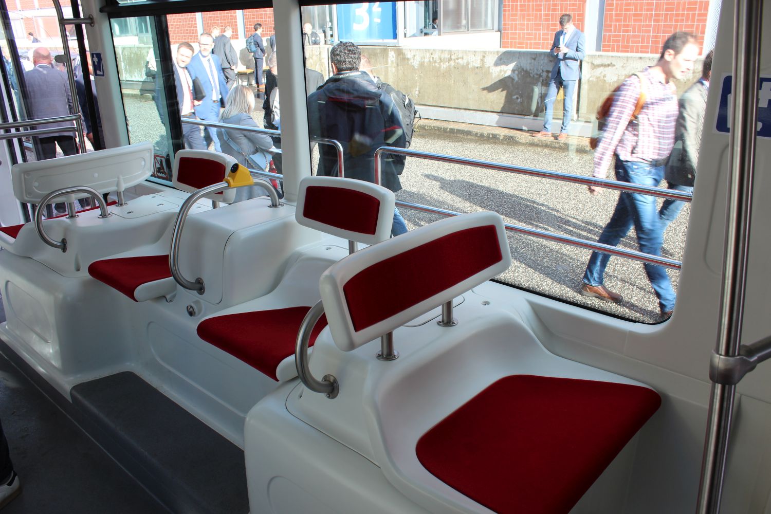 Wnętrze Končara TMK 2300 LT dla Lipawy na targach InnoTrans 2022