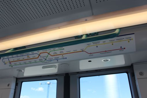 Schemat sieci sofijskiego metra w pociągu Siemens Inspiro (24 marca 2024)