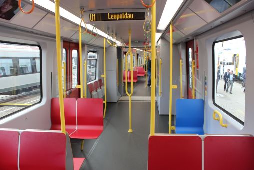 Wnętrze Siemensa X-Wagen dla metra w Wiedniu na targach Inno Trans 2022