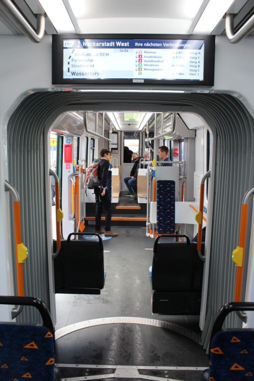 Wnętrze Škody 36T dla niemieckiego regionu Rhein-Neckar na targach Inno Trans 2022