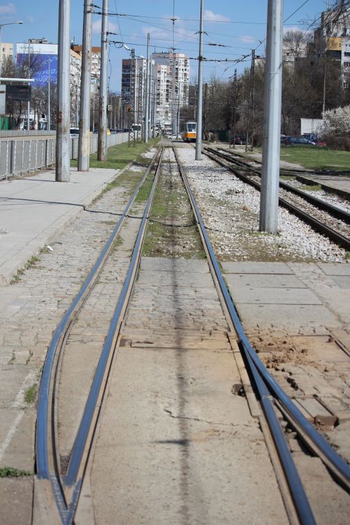 Splot torowy obu szerokości sofijskiej sieci tramwajowej (1009 mm i 1435 mm) w pobliżu zajezdni Krasna poljana (24 marca 2024)