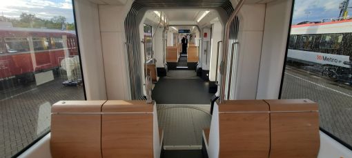 Wnętrze Stadlera Tina ST-15 dla Darmstadt na targach Inno Trans 2022