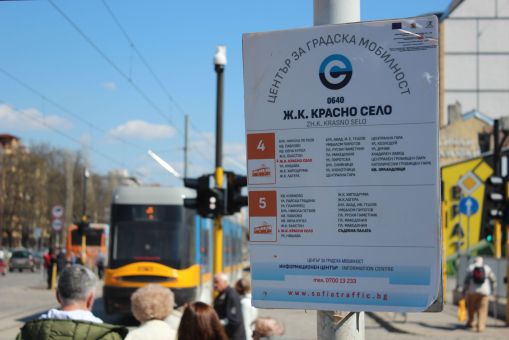 Tabliczka przystankowa na przystanku Żilisten kompleks Krasno seło (ж.к. Красно село) w Sofii (24 marca 2024)